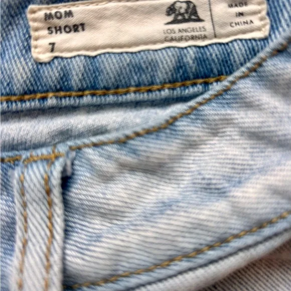 Bullhead Light Blue Denim Mom Shorts - Picture 3 of 4